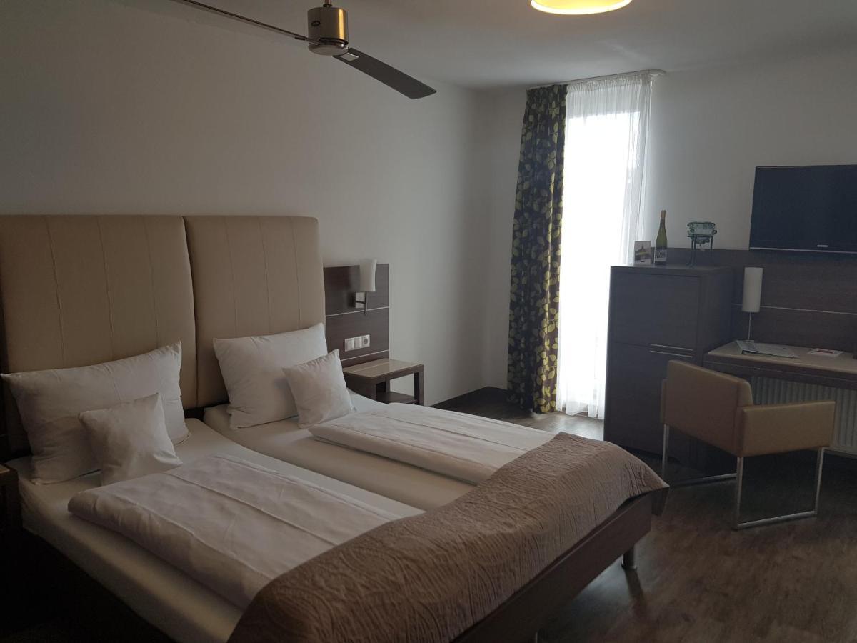 Hotel-Restaurant Pfaelzer Hof Edenkoben Eksteriør bilde