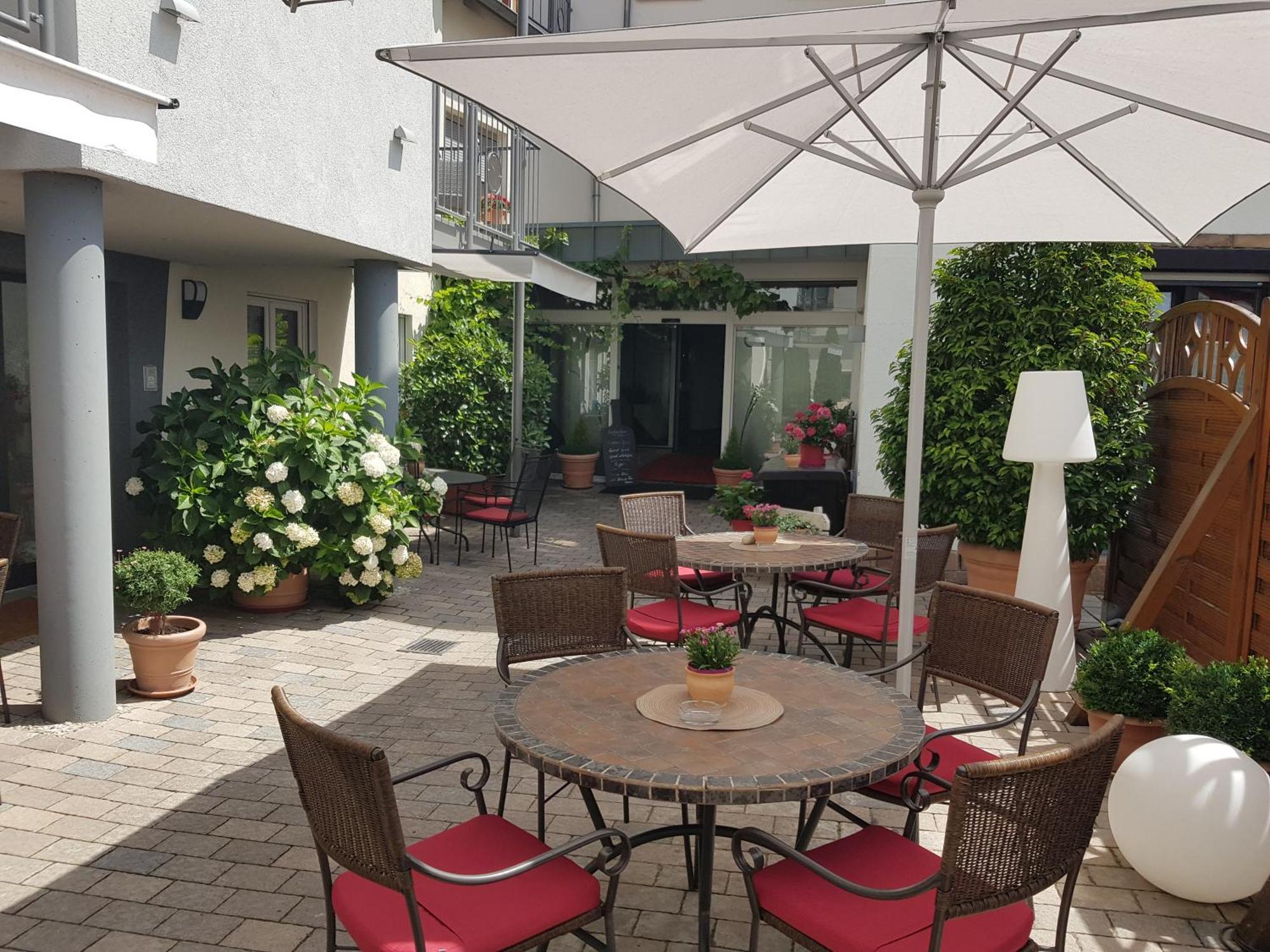 Hotel-Restaurant Pfaelzer Hof Edenkoben Eksteriør bilde