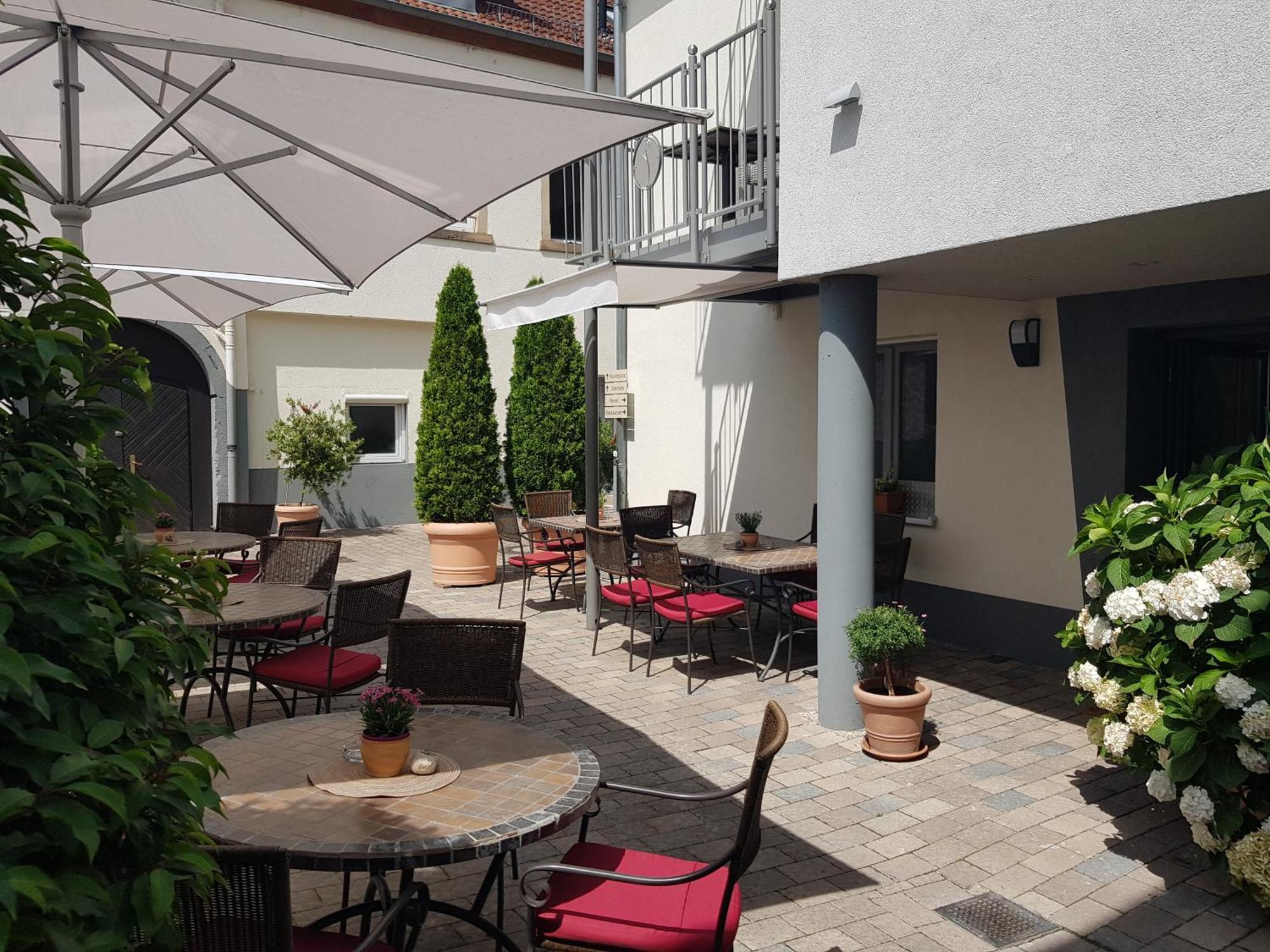 Hotel-Restaurant Pfaelzer Hof Edenkoben Eksteriør bilde