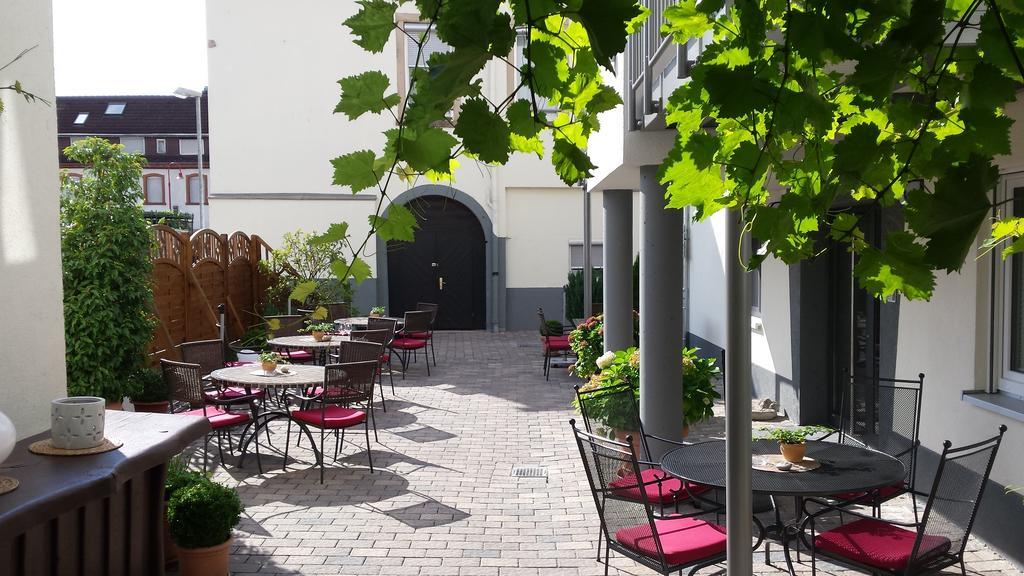 Hotel-Restaurant Pfaelzer Hof Edenkoben Eksteriør bilde