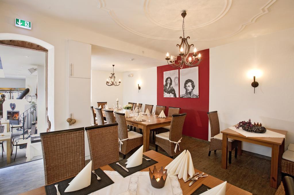 Hotel-Restaurant Pfaelzer Hof Edenkoben Eksteriør bilde