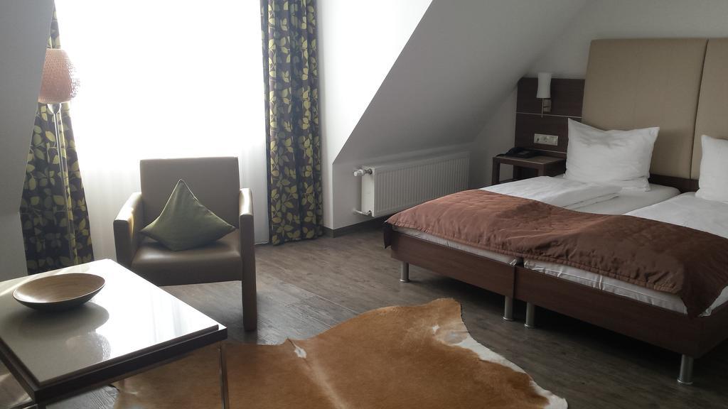 Hotel-Restaurant Pfaelzer Hof Edenkoben Eksteriør bilde